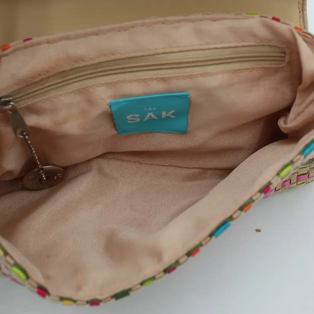 The Sak sak shoulder